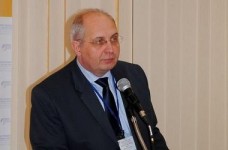  Хобзей: для поднятия зарплат надо оптимизировать школу