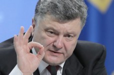 Порошенко ответил педагогам об уровне их зарплат