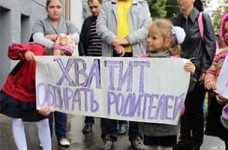 Украинцы ежегодно собирают на школы почти 4 миллиарда