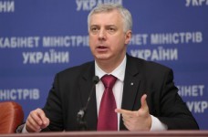 Портреты чиновников в школах недопустимы, - Квит