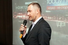 Из МОН уволился замминистра Олег Деревянко