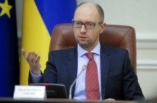 Яценюк обещает опорным школам щедрое финансирование