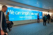 Светящаяся наружная реклама – хороший способ выделиться!