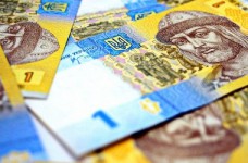 Кабмин просят запретить сбор наличных в школах