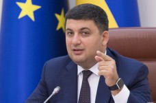 Гройсман пообещал повысить зарплаты учителям