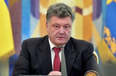Порошенко обещает педагогам повышение зарплат