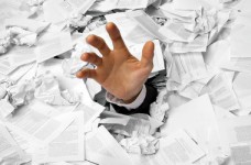 Школы тратят миллионы на бумажную отчетность