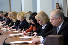 Чиновники МОН тоже написали радиодиктант