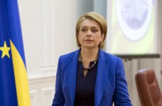 Министр: учителя не должны ходить по домам и искать детей