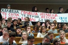 СМИ и «нерадивые студенты» мешают КНУ работать