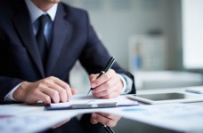 О расторжении контракта с педработниками