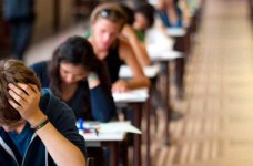 Одно задание по языку содержит два идентичных ответа