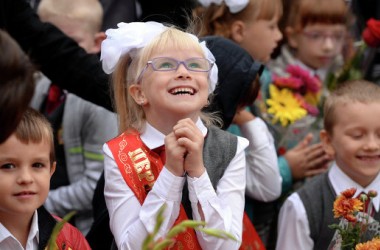 Чиновников и депутатов просят не приходить в школы 1 сентября