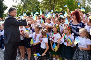 Порошенко пообещал 520 млн на переобучение учителей