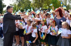 Порошенко пообещал 520 млн на переобучение учителей