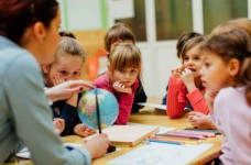 100 школ начали обучение по новому стандарту