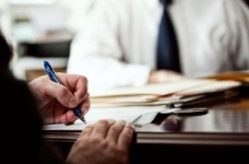 МОН: вузы могут работать без печати