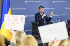 Гройсман будет требовать ликвидировать очереди в детсады