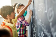 Меньше педагогов зарабатывают только медики