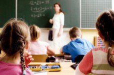 В столичных школах запретили политическую агитацию