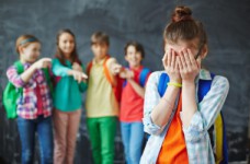 МОН создаст план по антибуллингу в школах