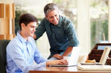 Помогаете ли вы своему ребенку поступать в вуз?