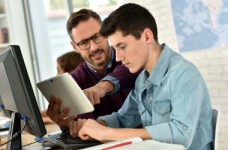 Большинство родителей помогает детям поступать