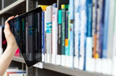 МОН начало эксперимент с э-учебниками