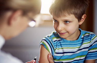 Непривитые дети не могут посещать школу и детсад