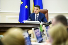 Гройсман обещает инвестировать в образование