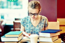 Выпускников призвали обратить внимание на профобразование