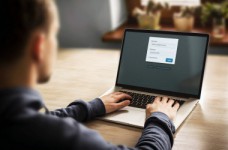 МОН увеличит в школах количество э-учебников