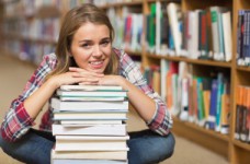 МОН планирует доставить новые школьные учебники до сентября