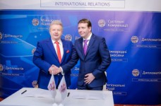 М. Поплавский - профессор Apsley Business School оf London 