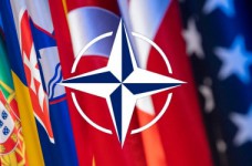 Школьников и студентов будут информировать о НАТО