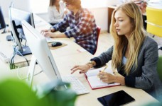 МОН планирует мониторить карьеру выпускников вузов