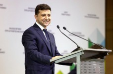 Президент отменил указ о школьной форме