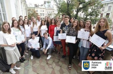 Во Львове наградили лучших абитуриентов