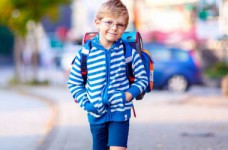 Младшие школьники получат светоотражающие жилеты