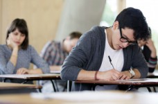 Выпускники школ не владеют языковой сноровкой, - эксперты