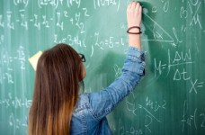 Учителя со стажем до 10 лет получат по 21 тысяче грн 