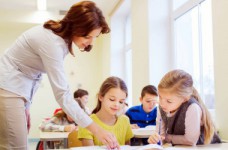 Зарплаты учителей будут расти постепенно, - Новосад