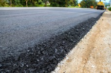 В правительстве обещают сделать дорогу к каждой опорной школе 