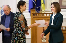 270 учеников получили президентские стипендии