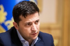 Президент поручил правительству выплатить зарплаты учителям 