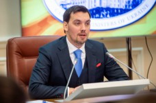 КМУ исправит ситуацию с задержкой зарплат учителей, - премьер