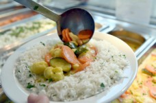 КМУ выделил 400 млн на оборудование школьных столовых 