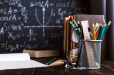 Профсоюз: 70 тысяч учителей-пенсионеров будут уволены  