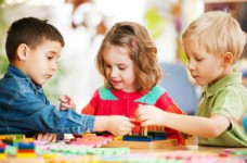 Правительство передаст детям более 155 тысяч игрушек