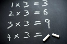 Новосад: о массовом увольнении учителей-пенсионеров речь не идет